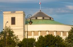 Przywileje dla nauczycieli i więcej władzy dla kuratora - Sejm uchwalił ustawę