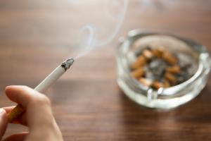 Będzie akcyza na saszetki nikotynowe i niższe sankcje w opłacie cukrowej