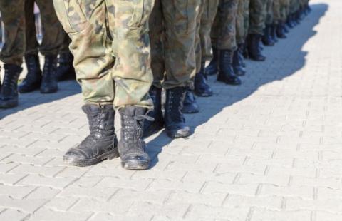 Strasburg: państwo musi chronić młodych żołnierzy przed "falą"