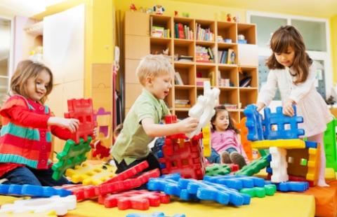 Łódź/ Kartki zamiast kwiatów dla nauczycieli - na hospicjum dla dzieci