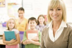 Czy dyrektor może wystawić ocenę pracy nauczycielowi za pół roku pracy?