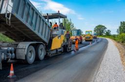 Czy przebudowa drogi powiatowej w granicach pasa drogowego wymaga decyzji o warunkach zabudowy?