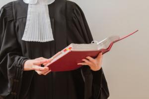 Mało adwokatów i radców chce być sędziami