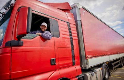 Czy od samochodu ciężarowego marki Citroen Berlingo, który posiada wpis do dowodu rejestracyjnego VAT-1a, można odliczyć 100% VAT od nabywanego paliwa?