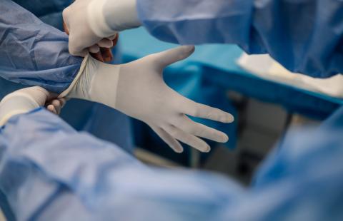 Adneksektomia szansą dla kobiet chorych na raka piersi