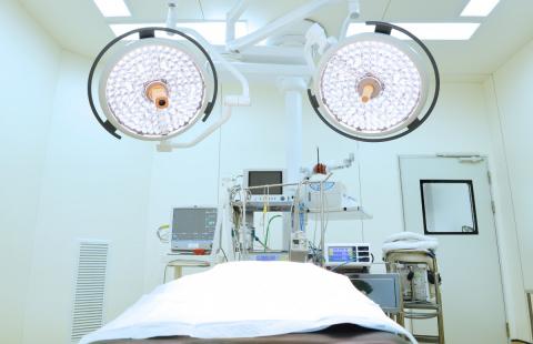 Opatów: firmy remontujące szpital walczą o należność za pracę