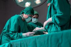 Szpital zapłaci, bo w operacji asystował syn ordynatora, nie lekarz