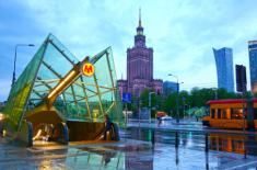 Raport: Warszawa ma ponad dwa miliony mieszkańców, wyludnia się w weekend i nocą