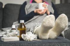 Chorobowe to nie urlop wypoczynkowy - firmy sprawdzają pracowników