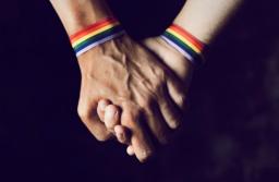 Raport: Polskie państwo nie chroni osób LGBTI