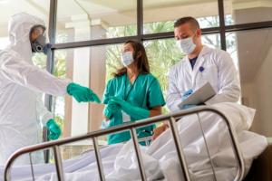 Dodatki i ochrona prawna dla walczących z pandemią - Sejm uchwalił zmiany