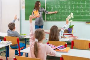Nie ma planów wstrzymania nauczycielskich "trzynastek"