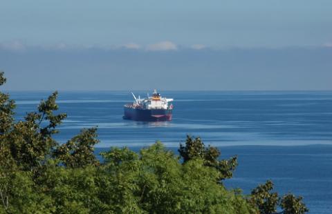 Jacht zarabia na morzach świata, a rozliczenie VAT w Polsce