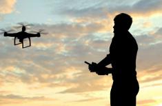 SN ustali, czy dron latający nad posesją dokuczał sąsiadowi