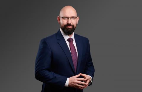 Rząd ma półtora roku na poprawienie przepisów o rejestrze umów