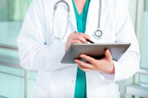 Naczelna Rada Lekarska chce wstrzymania wprowadzenia w życie nowych programów specjalizacji
