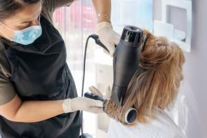 Wydatki za usługi fryzjerskie i kosmetyczne nie są kosztem podatkowym