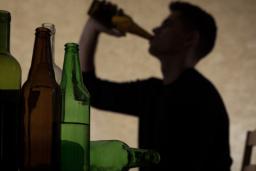 Alkohol w saszetkach jak musy owocowe – i równie łatwy do kupienia