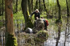 Sądy łaskawie patrzą na aktywistów, którzy niosą pomoc migrantom przy granicy