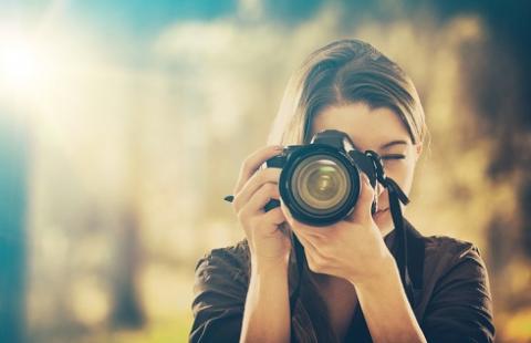 Eksperci: Rodzice nie powinni publikować zdjęć z rozpoczęcia roku