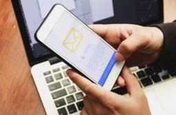 Władza chce wiedzieć, o czym rozmawiamy na WhatsApp, a dane przechowywać w Polsce