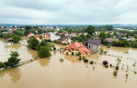 Nie ma specjalnego paragrafu na szabrownika, ale można go surowiej ukarać