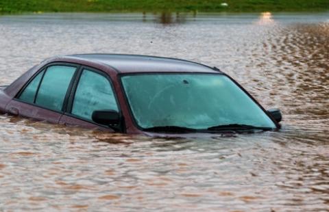Po zatopieniu auta oszacowanie szkody z AC będzie możliwe po opadnięciu wody