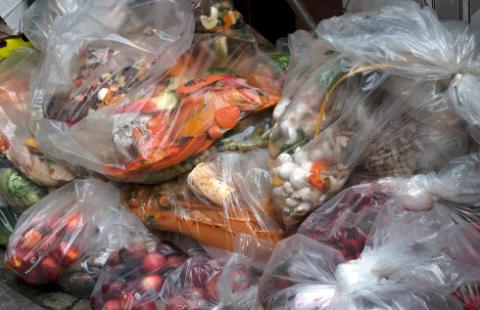 Rząd walczy o 7 procent marnowanej żywności