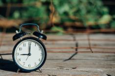 Cofanie zegara to dla niektórych dłuższy czas pracy