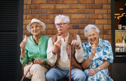 Będzie świadczenie honorowe dla stulatków. Prezydent podpisał ustawę