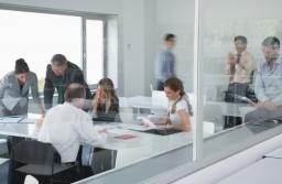 Empatyczni specjaliści poszukiwani. Raport Michael Page