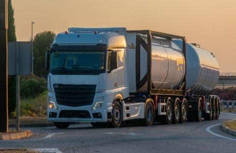 Jak rozliczyć diety kierowcy ciężarówki w transporcie międzynarodowym