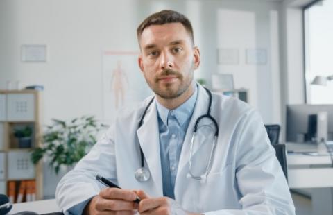 Lekarze chcą lepszej organizacji pracy i adekwatnych zarobków - badania OZZL