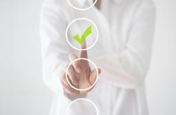 Problematyczna agitacja w prekampanii - gdy urzędnik i polityk są kandydatem