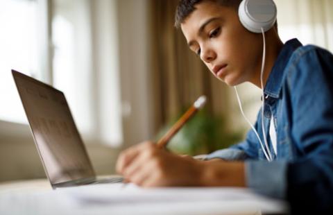 UOKiK: Rezygnujesz z angielskiego a dalej płacisz - to może naruszać prawo