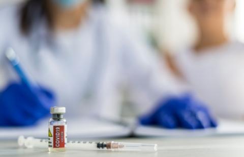 Nieubezpieczony nie zaszczepi się na Covid-19 - posłowie apelują o zmiany