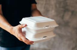 Można nie przyjąć zamówionych pierogów, gdy dotrą w naruszonym opakowaniu