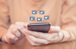 „Zaloguj się przez Facebook” przenosiło dane do USA. KE zapłaci zadośćuczynienie