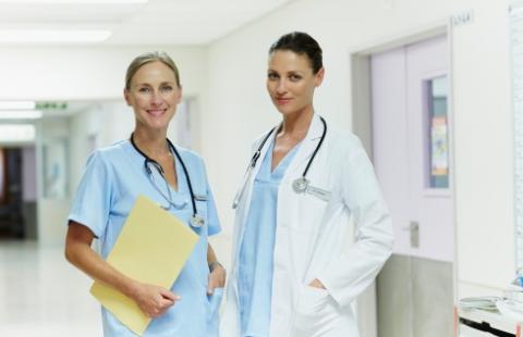 Lekarze mogą już informować o usługach, ale w granicach etycznych