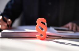 Szef KAS kwestionuje sprzedaż udziałów przez fundację rodzinną