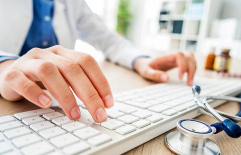 Szarlatani w internecie wciąż mają się dobrze - pomóc ma zmiana przepisów