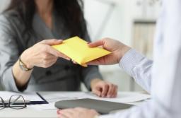 Polska znowu spadła w rankingu korupcji Transparency International