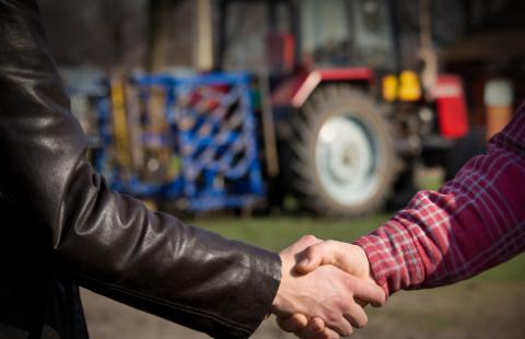 UOKiK podejrzewa zmowę na rynku ciągników i kombajnów. Menedżerowie i spółki z zarzutami