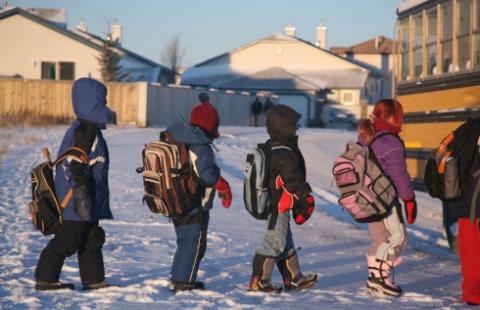 Niełatwa droga do odszkodowania za upadek na śliskim chodniku
