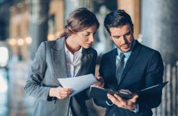 Równe szanse czy różne standardy? Kobiety na rynku pracy w 2025 roku