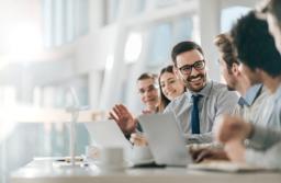 Jak uznanie i informacje zwrotne wpływają na motywację i efektywność