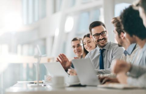 Jak uznanie i informacje zwrotne wpływają na motywację i efektywność