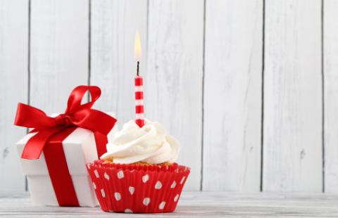 Czy prezent dla dziecka pracownika to darowizna