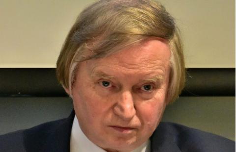 Prof. Piotrowski: Przywracanie praworządności tylko zgodnie z Konstytucją