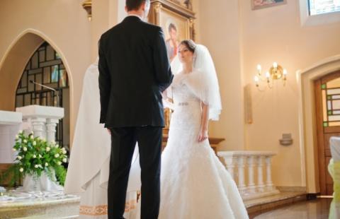 Omyłkę w aktach małżeństwa czy zgonu można łatwo naprawić